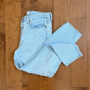 Levi’s Mid Rise Wedgie Straight Leg Jeans Size 12 Light Wash 💙